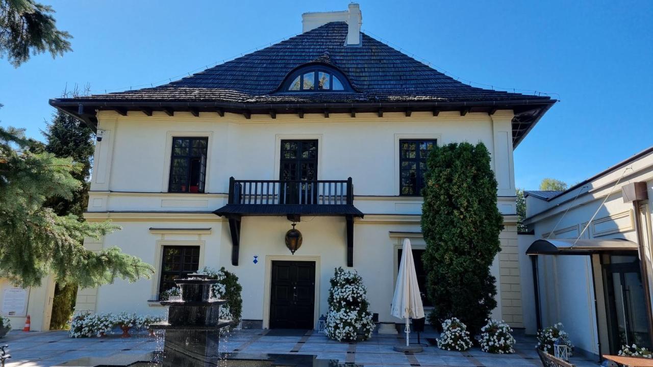 チェチェジン Dwor Anna Bed & Breakfast エクステリア 写真