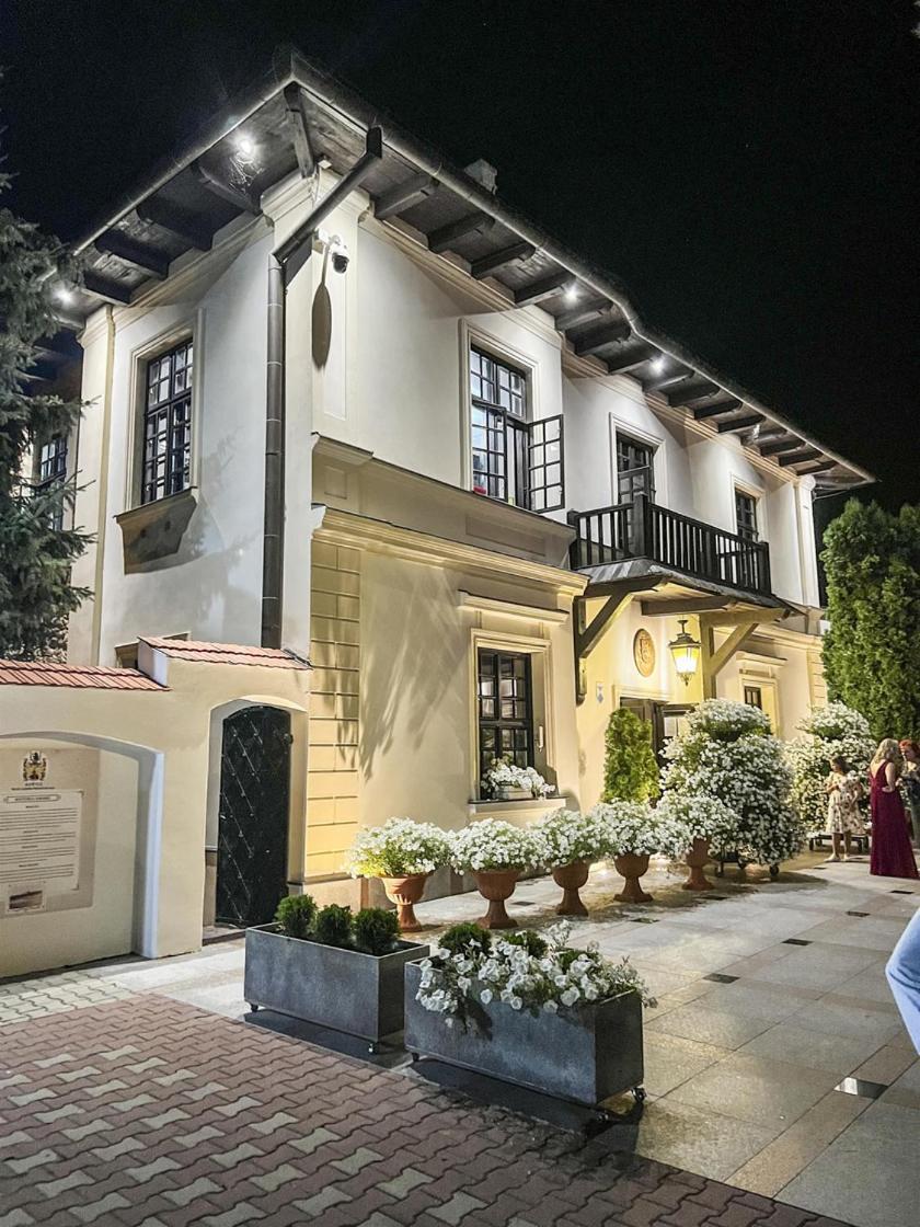 チェチェジン Dwor Anna Bed & Breakfast エクステリア 写真