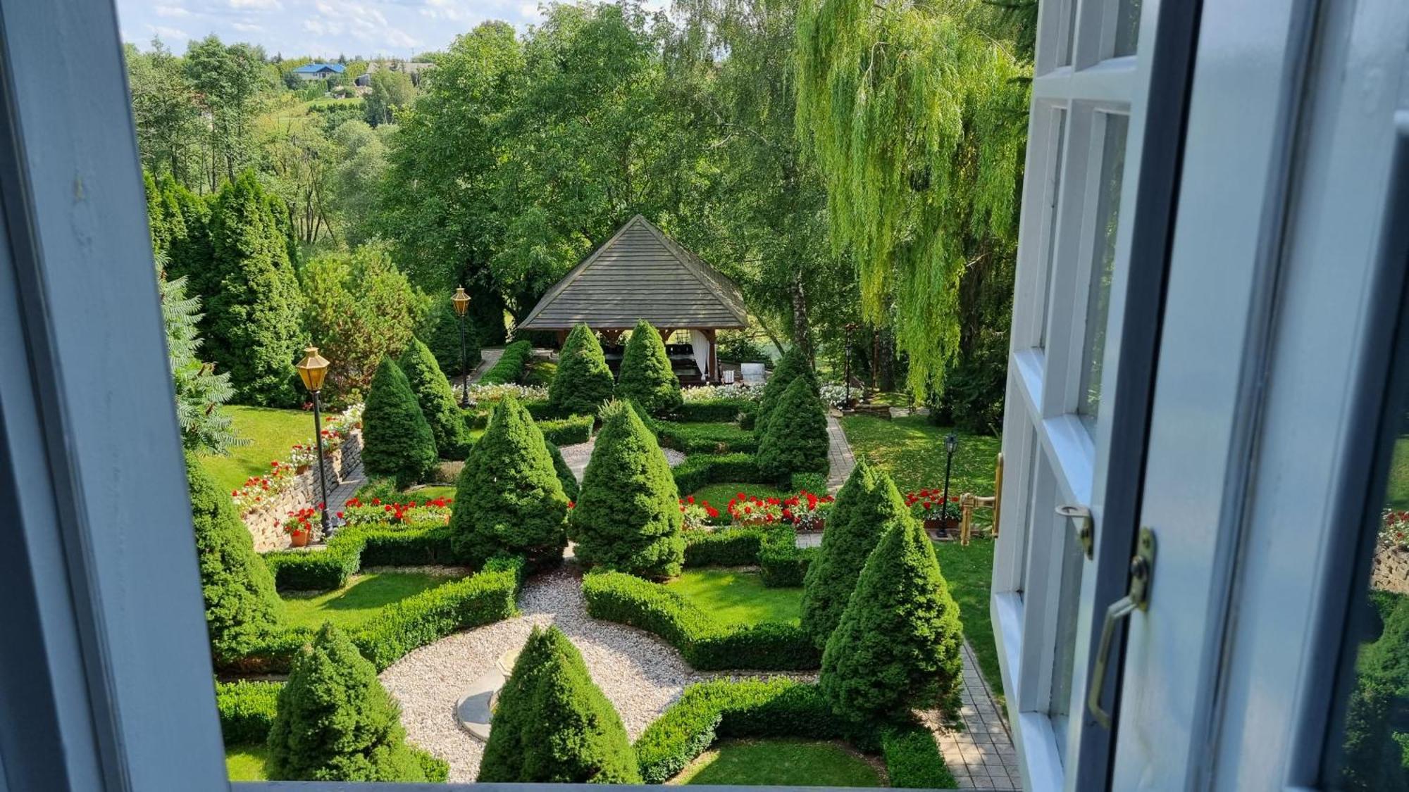 チェチェジン Dwor Anna Bed & Breakfast エクステリア 写真