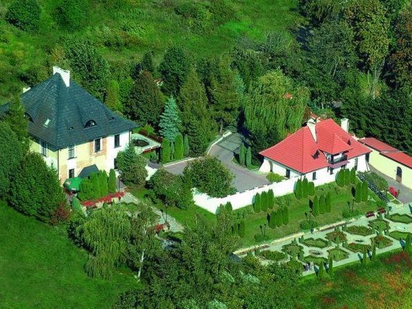 チェチェジン Dwor Anna Bed & Breakfast エクステリア 写真
