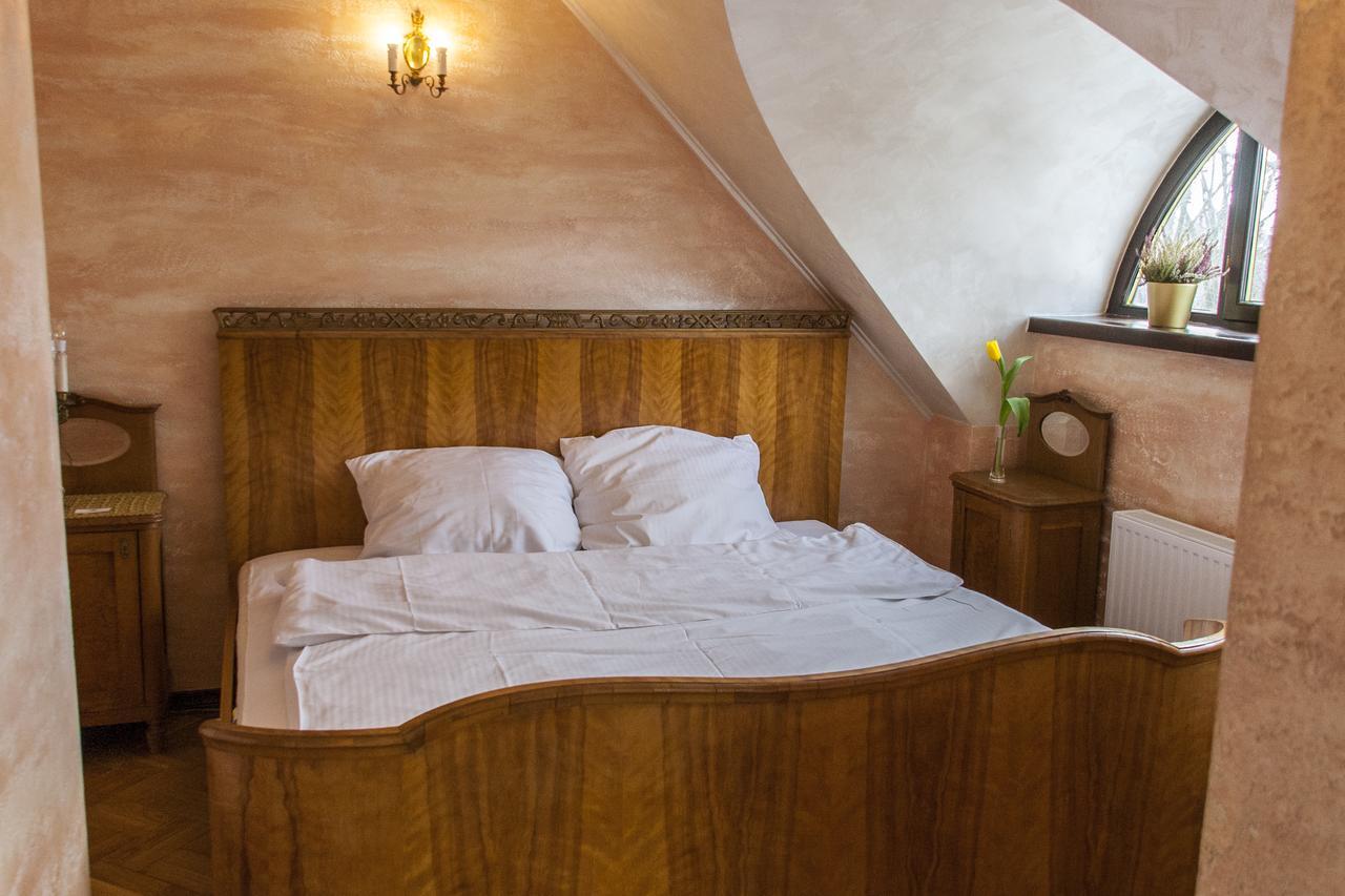 チェチェジン Dwor Anna Bed & Breakfast エクステリア 写真