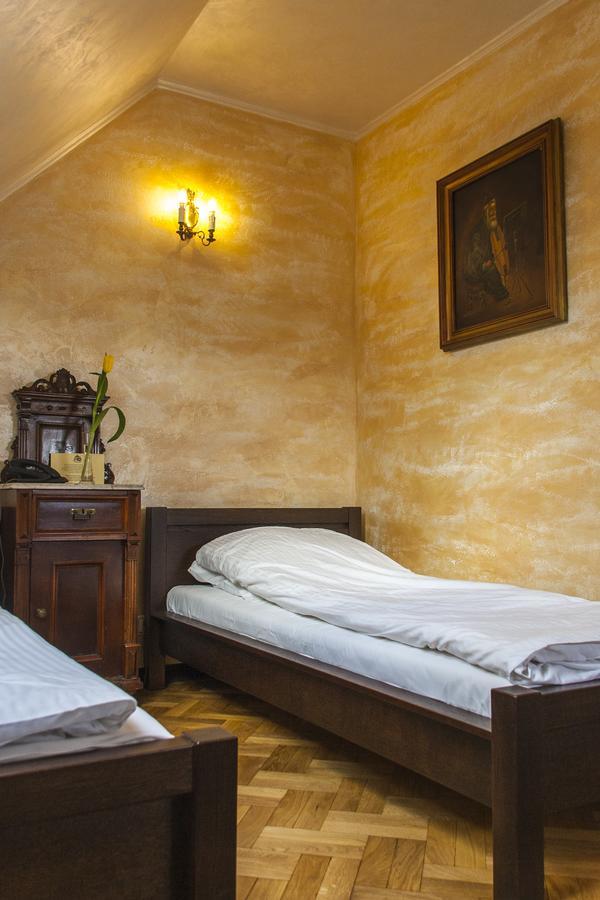 チェチェジン Dwor Anna Bed & Breakfast エクステリア 写真