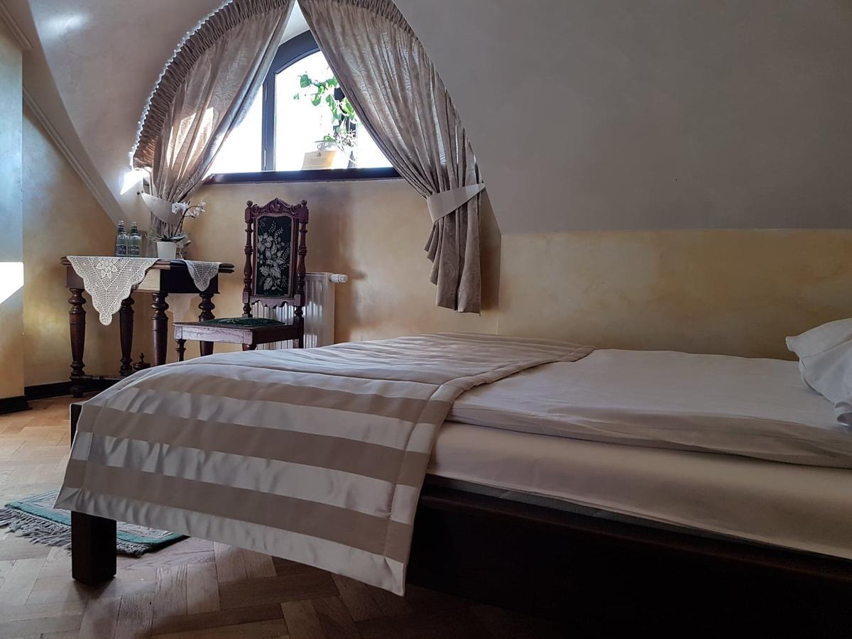 チェチェジン Dwor Anna Bed & Breakfast エクステリア 写真