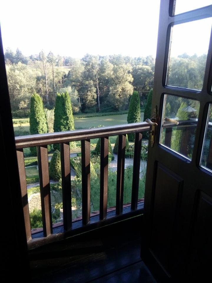 チェチェジン Dwor Anna Bed & Breakfast エクステリア 写真